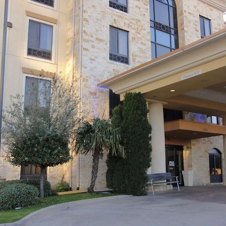 Comfort Inn & Suites Dallas Medical-Market Center Exterior foto